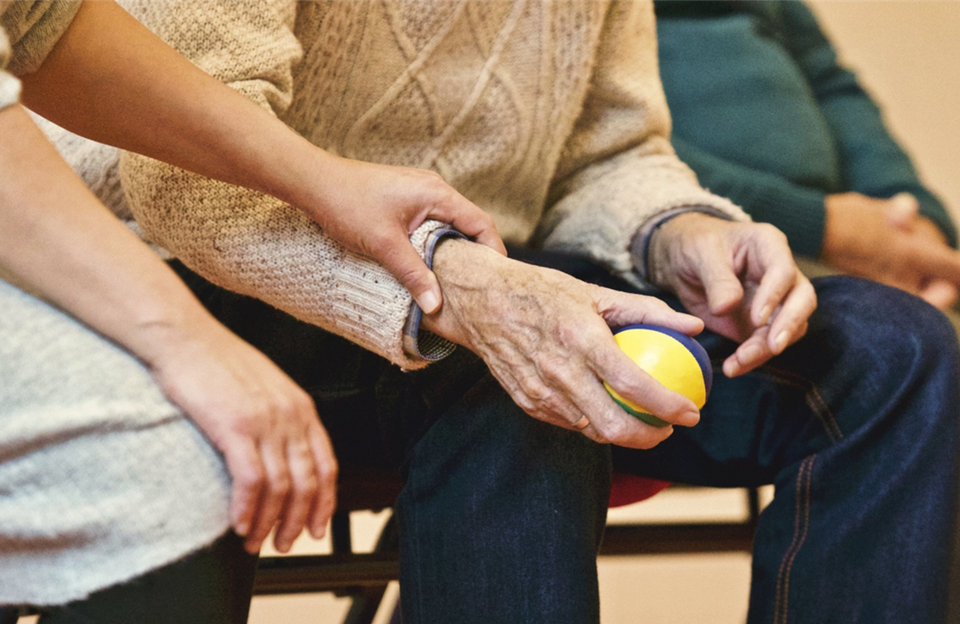 2030 年的醫(yī)療保?。褐悄荞R桶、機器人和數字化