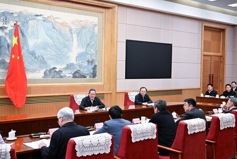 李強(qiáng)主持召開(kāi)專(zhuān)家、企業(yè)家和教科文衛(wèi)體等領(lǐng)域代表座談會(huì) 聽(tīng)取對(duì)政府工作報(bào)告的意見(jiàn)建議